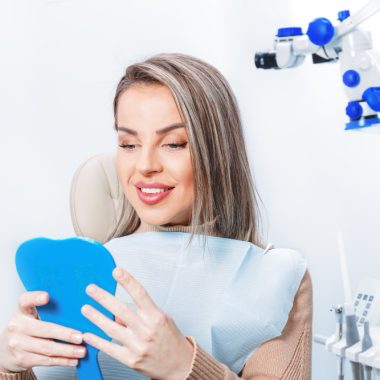 Translucența zirconiului și estetica restaurărilor dentare, de ce contează lumina care trece prin coroană